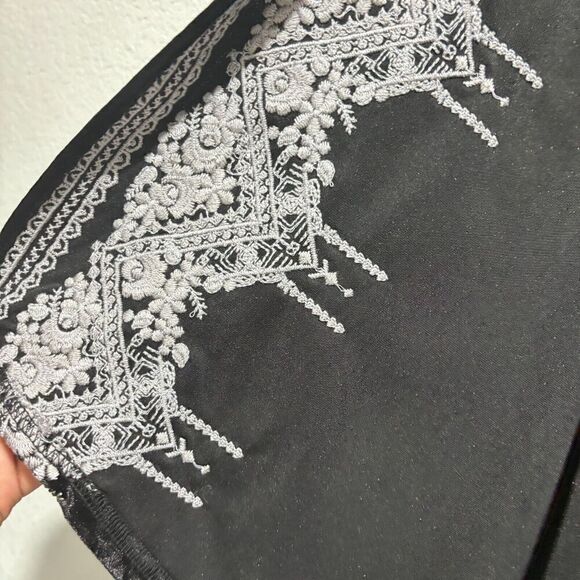 Andree By Unit Womens Velvet Kimono Jacket Small in Black With White Embroidered - Picture 7 of 13